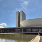 Parlamentares se mobilizam contra a revogação da ‘taxa das blusinhas’