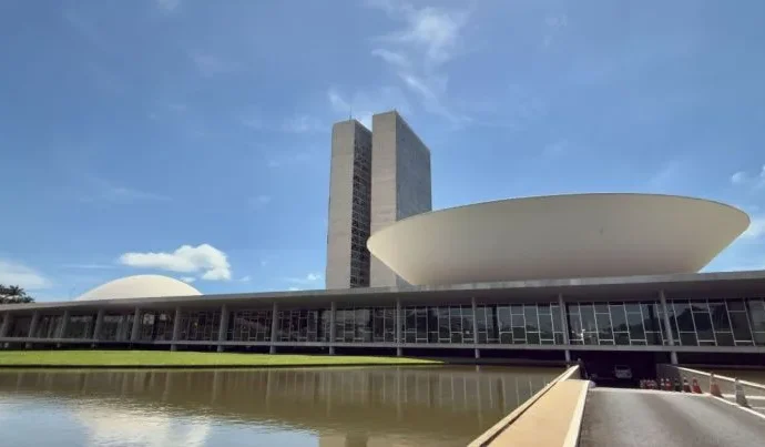 Parlamentares se mobilizam contra a revogação da ‘taxa das blusinhas’ Parlamentares se mobilizam contra a revogação da ‘taxa das blusinhas’
