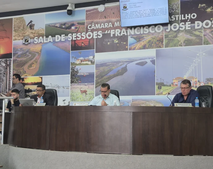 CÂMARA DE CASTILHO APROVA RETROESCAVADEIRA E EXPÕE QUEIXAS SOBRE ATENDIMENTO NO CAMPO