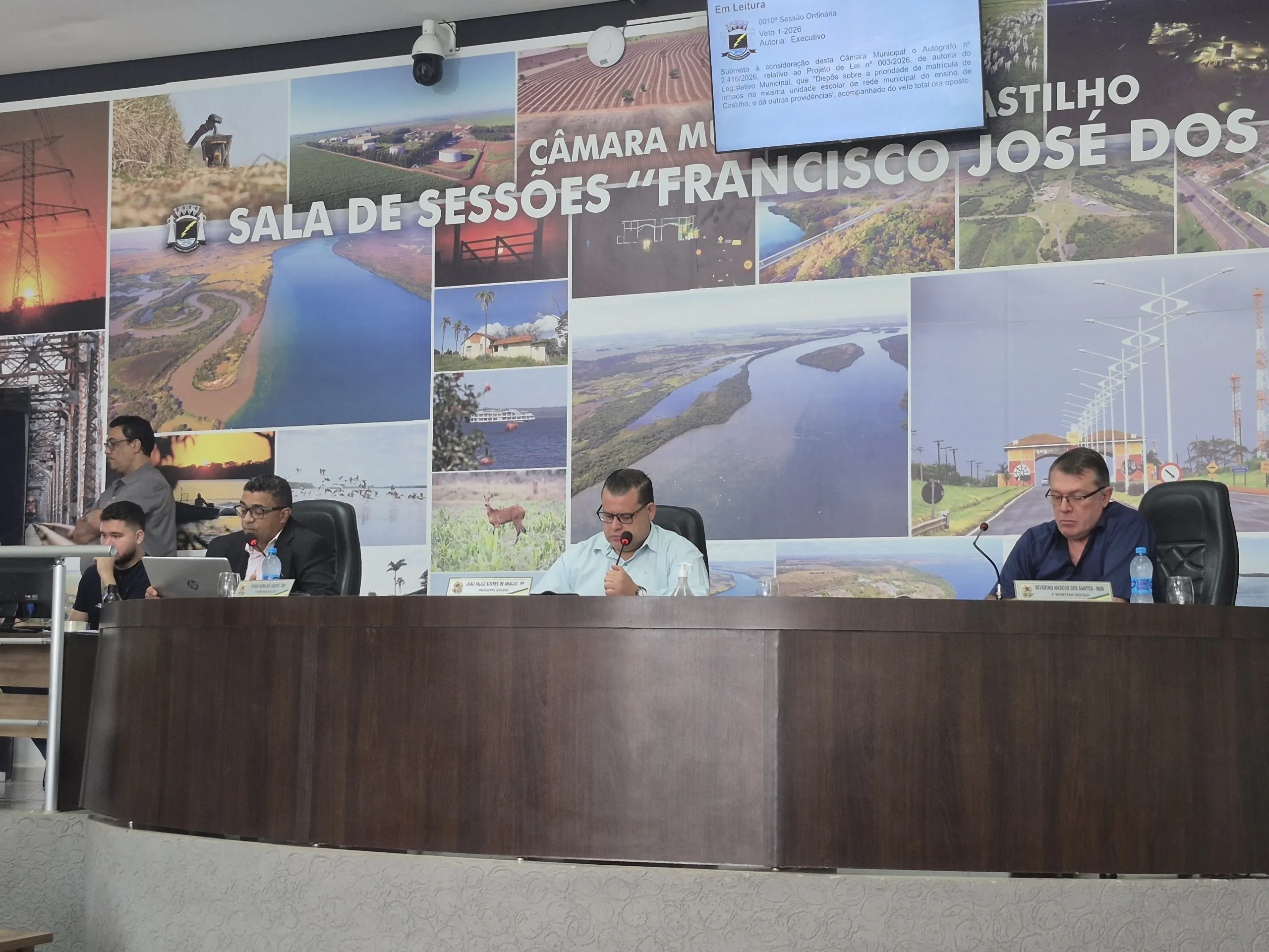 CÂMARA DE CASTILHO APROVA RETROESCAVADEIRA E EXPÕE QUEIXAS SOBRE ATENDIMENTO NO CAMPO