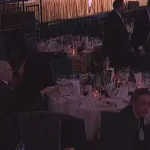 Convidado permanece indiferente durante ataque a tiros em jantar de Trump