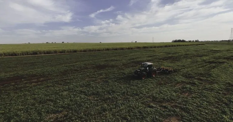 Tratores Autônomos Prometem Revolucionar a Produção de Cana-de-Açúcar no Brasil