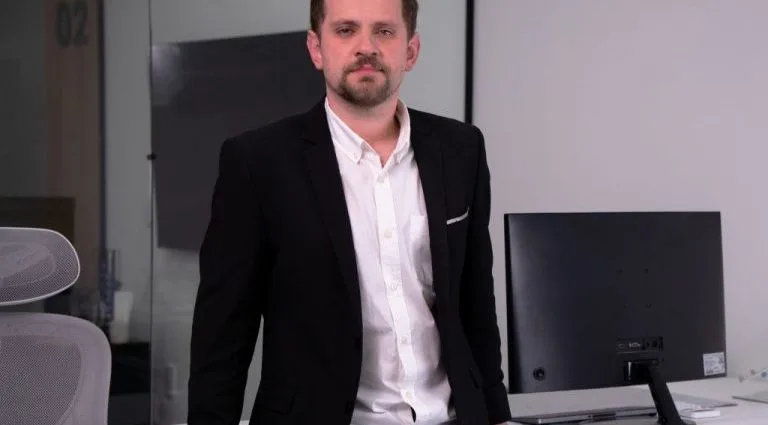 Jordan Hang funde experiência em marketing à nova agência Nostco com foco em resultados financeiros