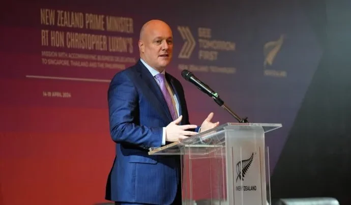 Primeiro-ministro da Nova Zelândia garante apoio e permanece no cargo