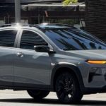 Chevrolet Sonic 2027 é flagrado sem camuflagem durante gravação de comercial em São Paulo