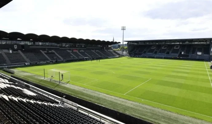 Angers e PSG se enfrentam em busca de pontos no Campeonato Francês Angers e PSG se enfrentam em busca de pontos no Campeonato Francês