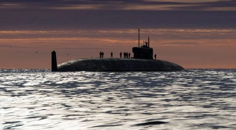 Reino Unido Revela Ação para Neutralizar Submarinos Russos em Suas Águas