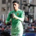 Goleiro Esteban Andrada é suspenso por 13 jogos após agressão em clássico na Espanha