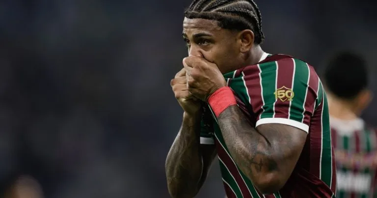 Empate entre Fluminense e Coritiba em jogo equilibrado no Couto Pereira