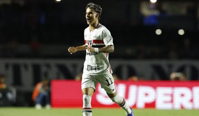 São Paulo supera Cruzeiro com vitória convincente de 4 a 1 em casa