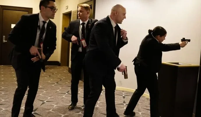 Suspeito de Tiroteio em Jantar com Trump é Detido Imediatamente Suspeito de Tiroteio em Jantar com Trump é Detido Imediatamente