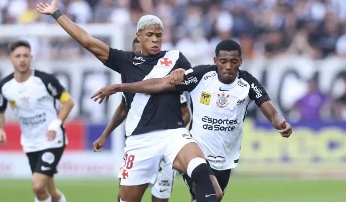 André, do Corinthians, é expulso em partida contra o Vasco por entrada violenta