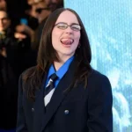 Billie Eilish brilha na première de seu filme-concerto em Londres
