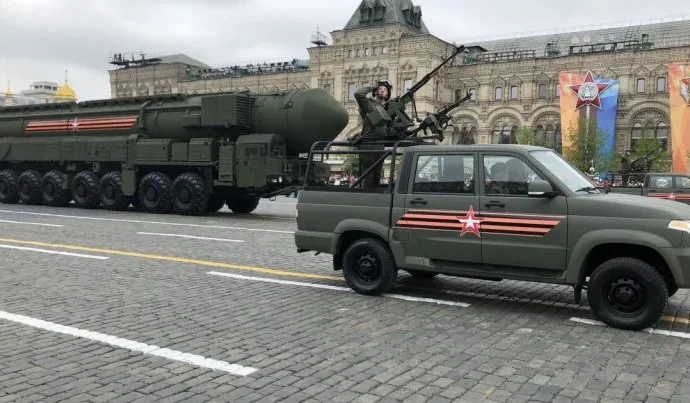 Rússia opta por desfile reduzido sem armamentos devido a ameaças de ataques ucranianos