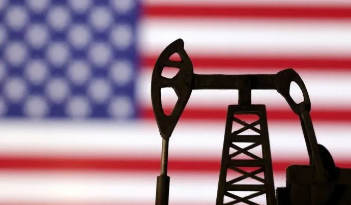 Petróleo volta a superar US$ 100 após tensões entre Irã e EUA