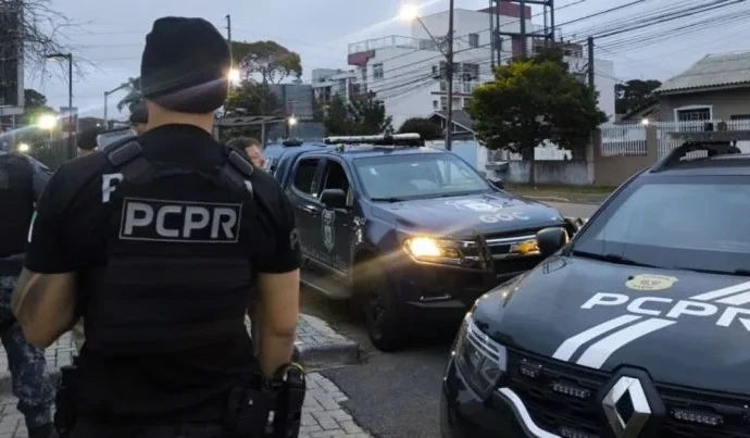 Homem é investigado por nudez e atos obscenos em Curitiba