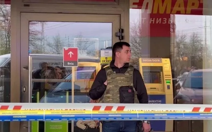 Ataque a tiros em Kiev resulta em seis mortes e reféns em supermercado