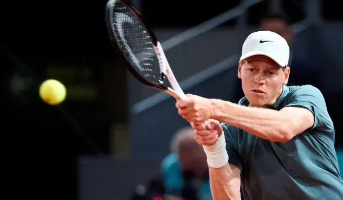 Jannik Sinner avança às semifinais do Masters 1000 de Madri após vencer Rafael Jodar