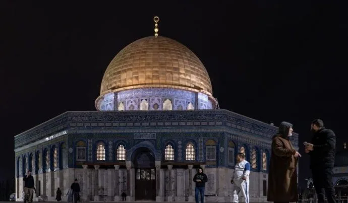 Mesquita de Al-Aqsa reabre após 40 dias de fechamento em Jerusalém
