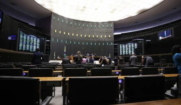 Fim da Janela Partidária: PL se Destaca e União Brasil Registra Perdas Significativas