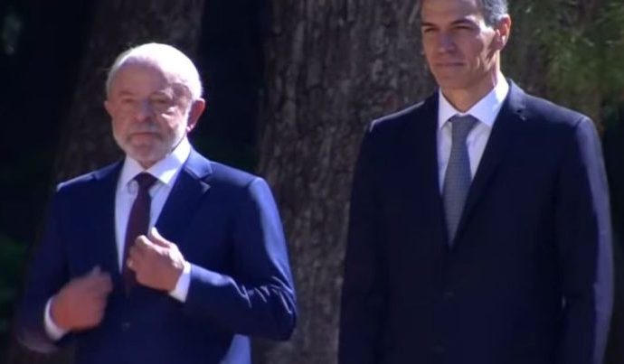 Lula se encontra com Pedro Sánchez em Barcelona para agenda internacional
