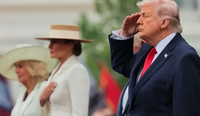 Trump evita mencionar tensões em discurso para o rei Charles III