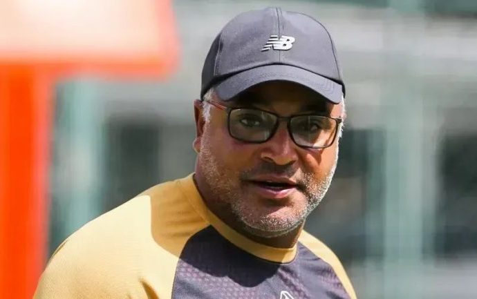 Roger Machado completa um mês no comando do São Paulo com desempenho positivo