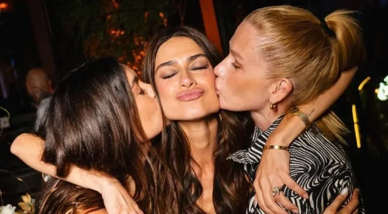 Thaila Ayala celebra seus 40 anos com festa repleta de amigos famosos