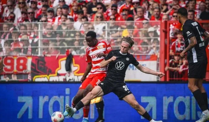 Wolfsburg derrota Union Berlin e marca estreia histórica de Marie-Louise Eta