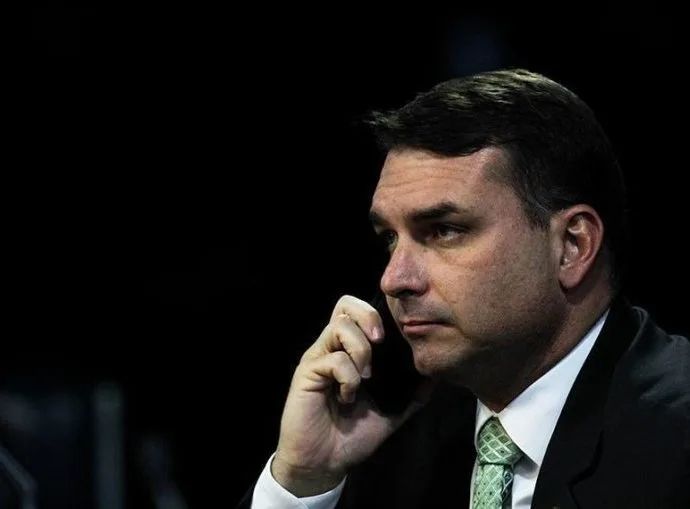 Racha no PL do DF Complica Apoio a Flávio Bolsonaro e Celina Leão