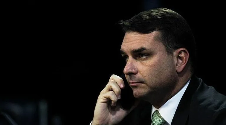Racha no PL do DF Complica Apoio a Flávio Bolsonaro e Celina Leão Racha no PL do DF Complica Apoio a Flávio Bolsonaro e Celina Leão