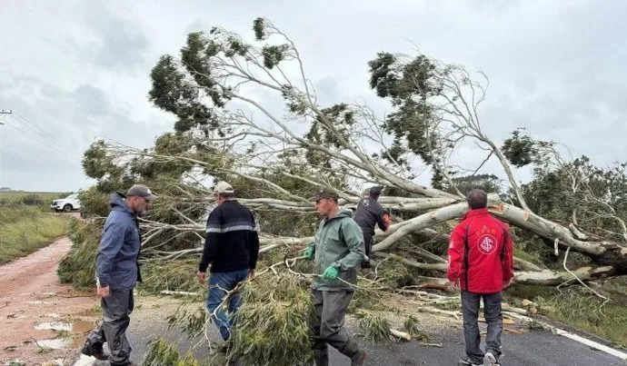 Ciclone Extratropical Causa Danos e Falta de Energia no Rio Grande do Sul
