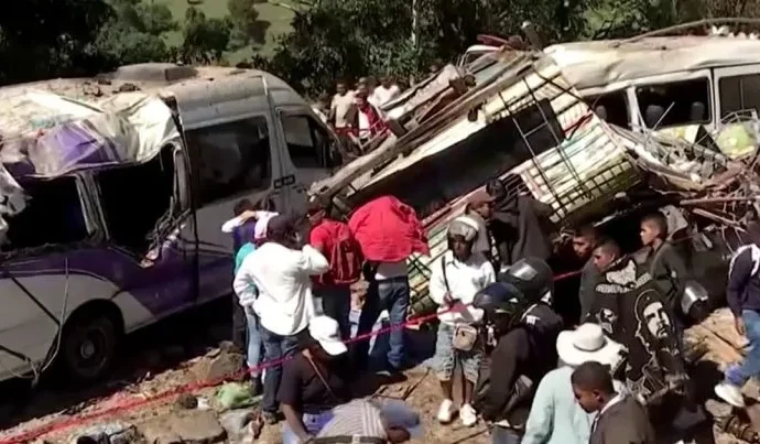 Ataque explosivo na Colômbia resulta em 13 mortes