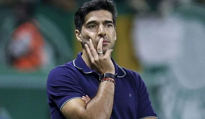 Abel Ferreira pode desfalcar o Palmeiras em clássicos devido a suspensão