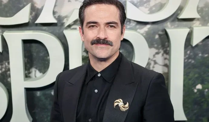 Alfonso Herrera destaca a relevância do RBD em sua trajetória e recorda visitas ao Brasil