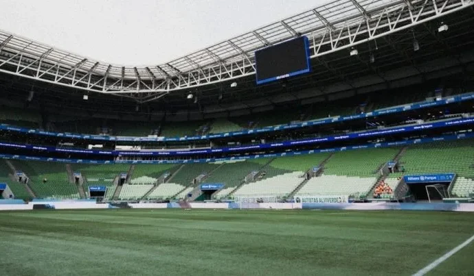 Palmeiras e Athletico-PR se enfrentam no Brasileirão: horário e onde assistir