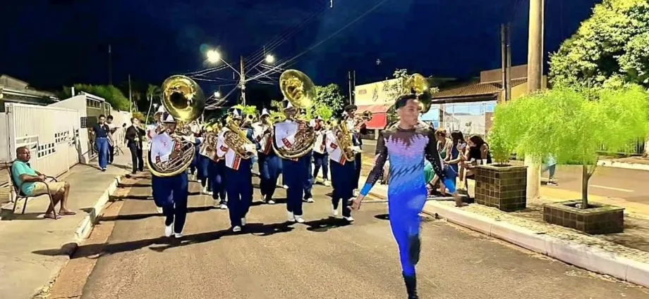 Banda Marcial de Castilho Encanta em Desfile de Aniversário de Santa Salete
