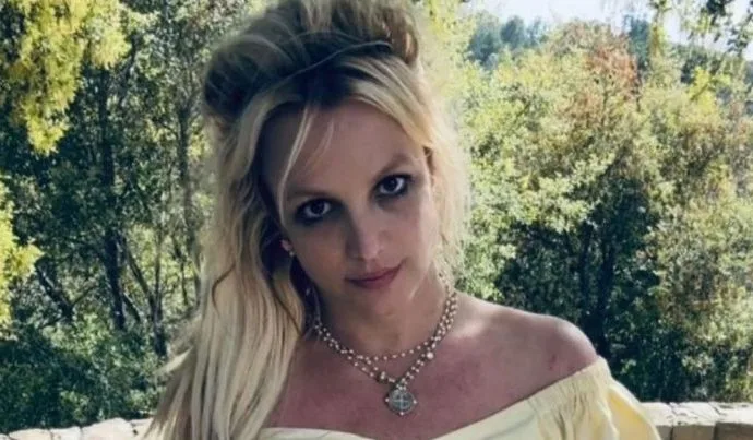 Britney Spears se interna em clínica de reabilitação nos EUA