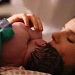 Camila Queiroz revela detalhes do quarto da filha Clara em redes sociais