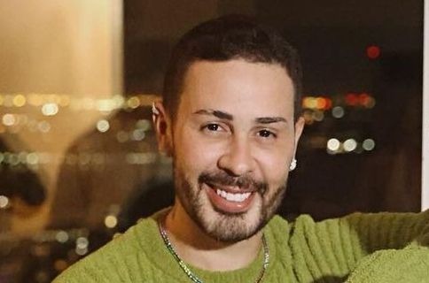 Carlinhos Maia é multado em R$ 1 milhão por alimentar aves silvestres em Noronha