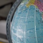 Escolas Focam no Desenvolvimento do Pensamento Crítico em Tempos de Conflitos Globais