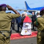 Papa Francisco desembarca em Camarões para segunda parte de sua viagem à África