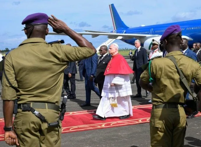 Papa Francisco desembarca em Camarões para segunda parte de sua viagem à África