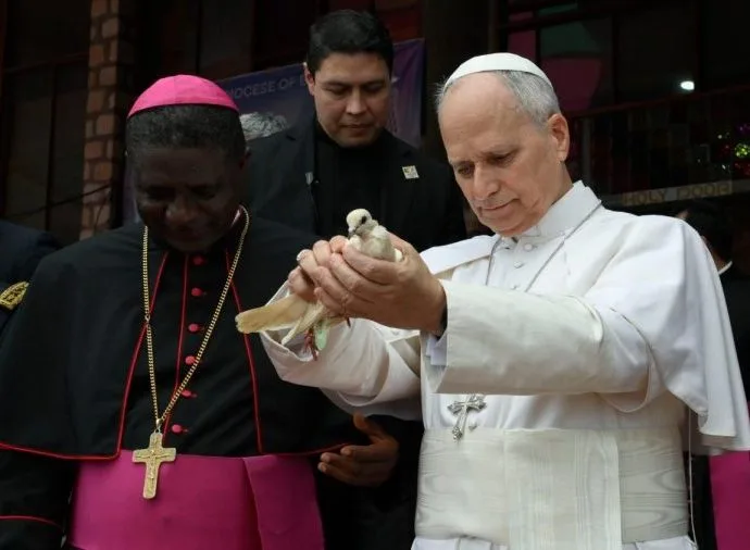 Papa clama por paz e critica ‘senhores da guerra’ em encontro em Bamenda