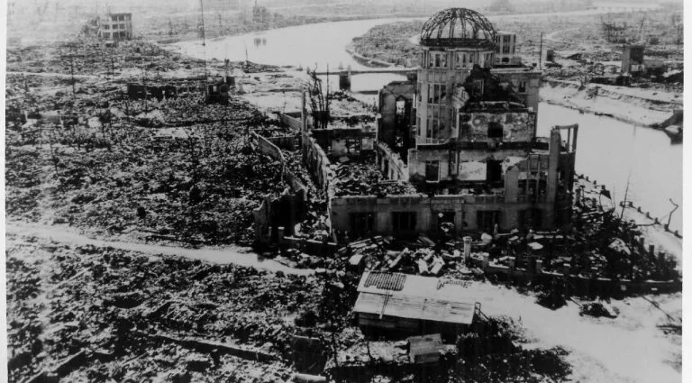 Aposição dos Papas sobre Armas Nucleares