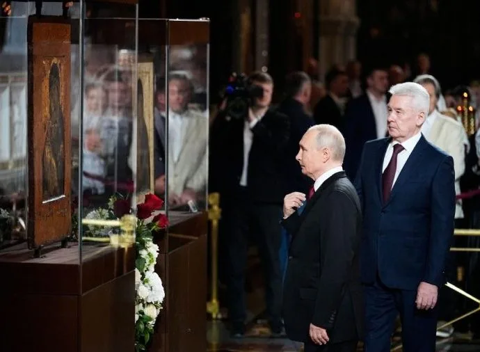 Ícones Religiosos Celebram a Vitória Russa na Catedral do Santíssimo Salvador