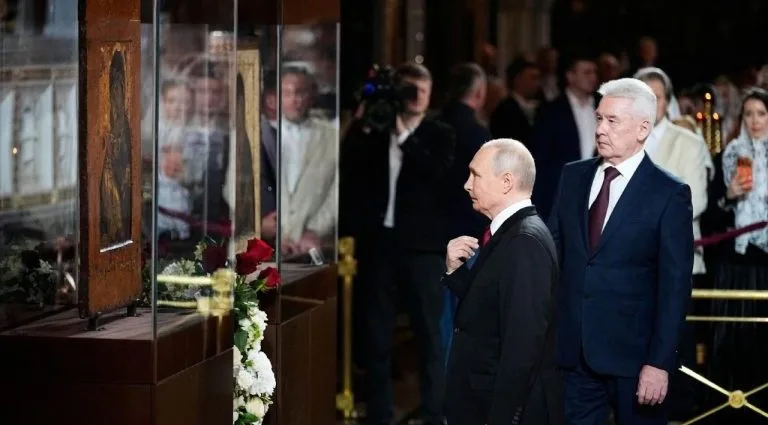 Ícones Religiosos Celebram a Vitória Russa na Catedral do Santíssimo Salvador