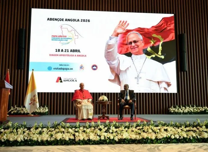 Leão XIV inicia visita apostólica em Angola com encontros oficiais