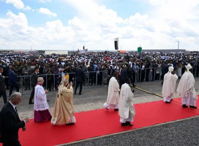 Papa encerra visita a Saurimo e se encontra com líderes da Igreja em Luanda