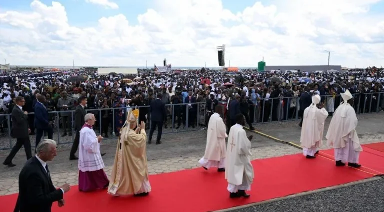 Papa encerra visita a Saurimo e se encontra com líderes da Igreja em Luanda